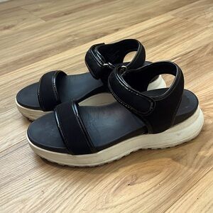 STYLUS Yorbella Platform Black Sandals